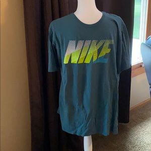 Good condition Nike shorts sleeve shirt